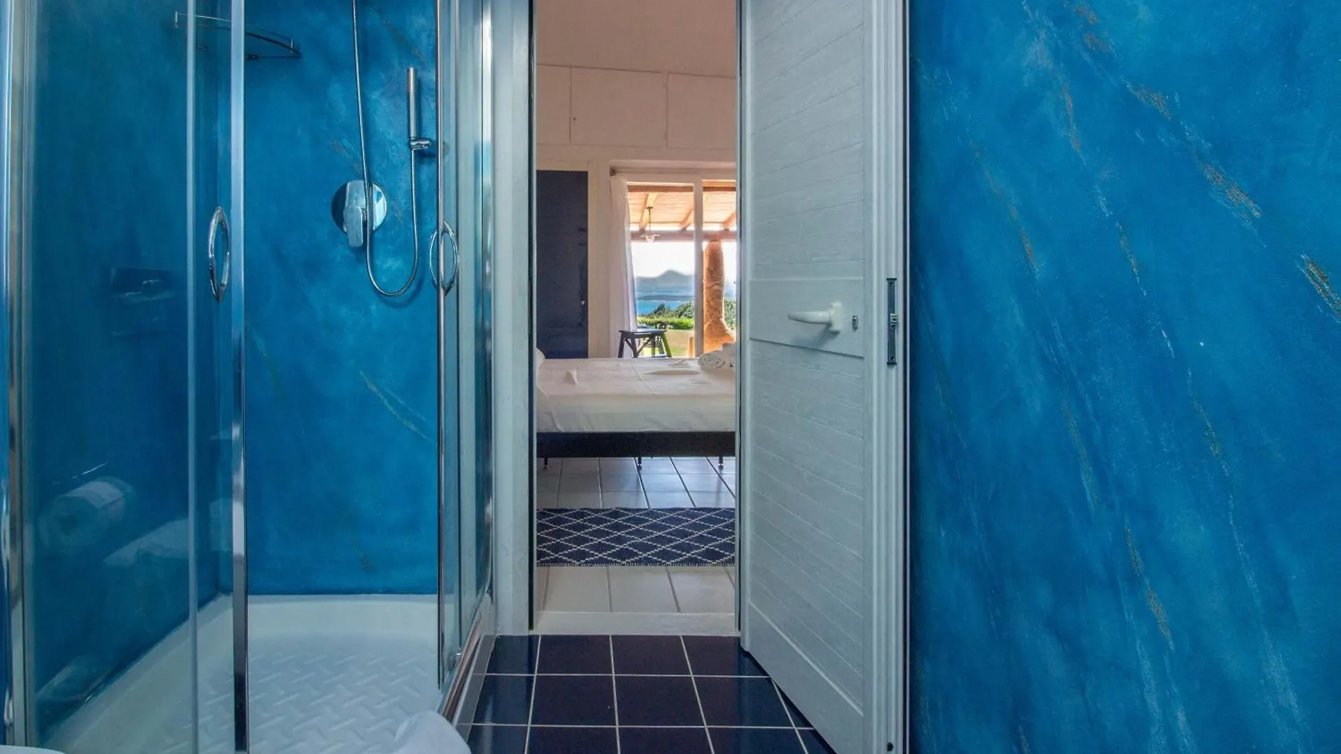 Apartment Villa With Private Garden, Parking & Shared Pool! Abbiadori