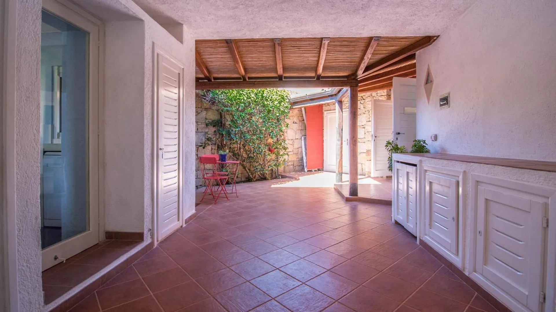 Villa With Private Garden, Parking & Shared Pool! Abbiadori Apartment