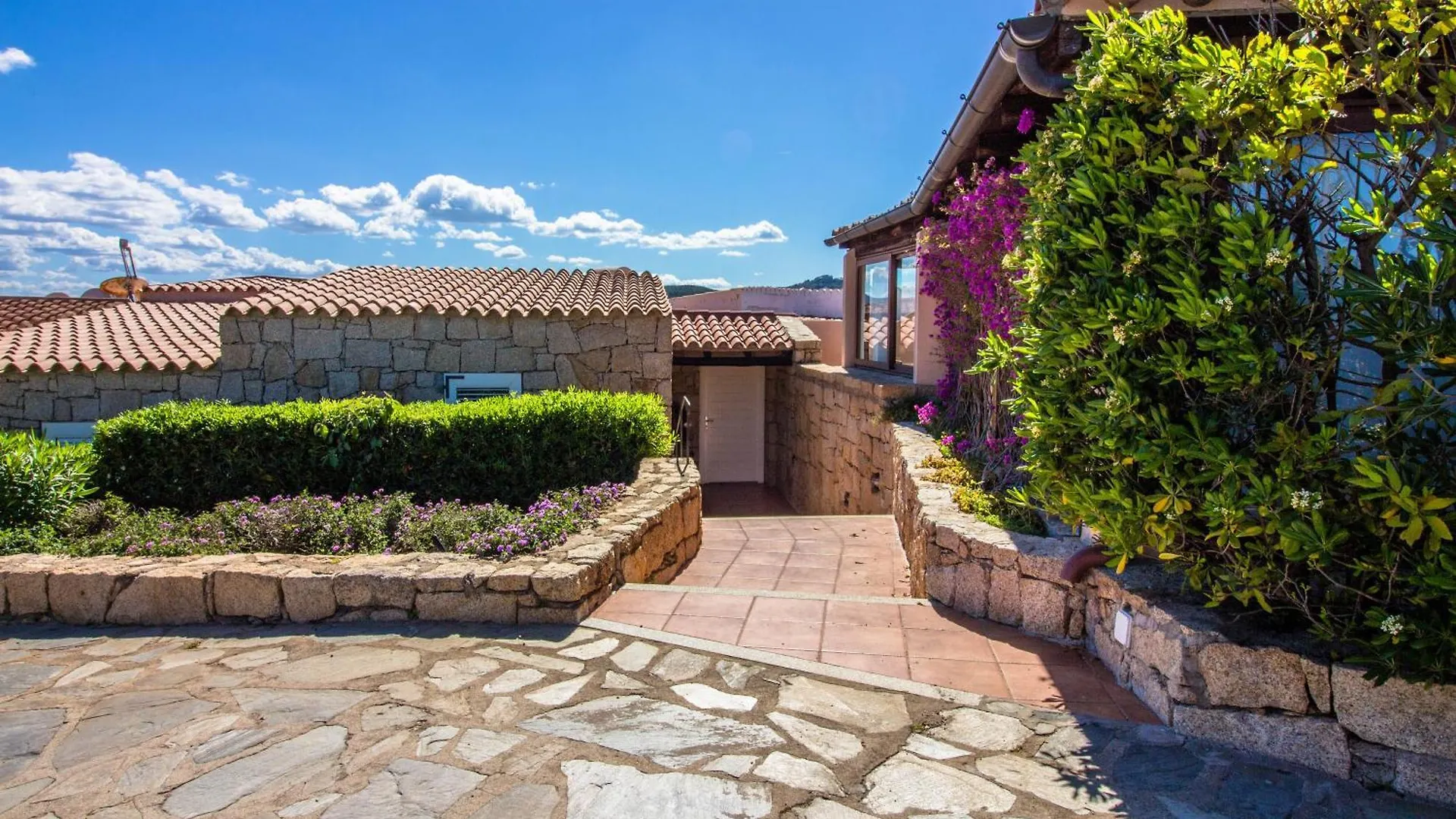 Villa With Private Garden, Parking & Shared Pool! Abbiadori 0*,  Italy