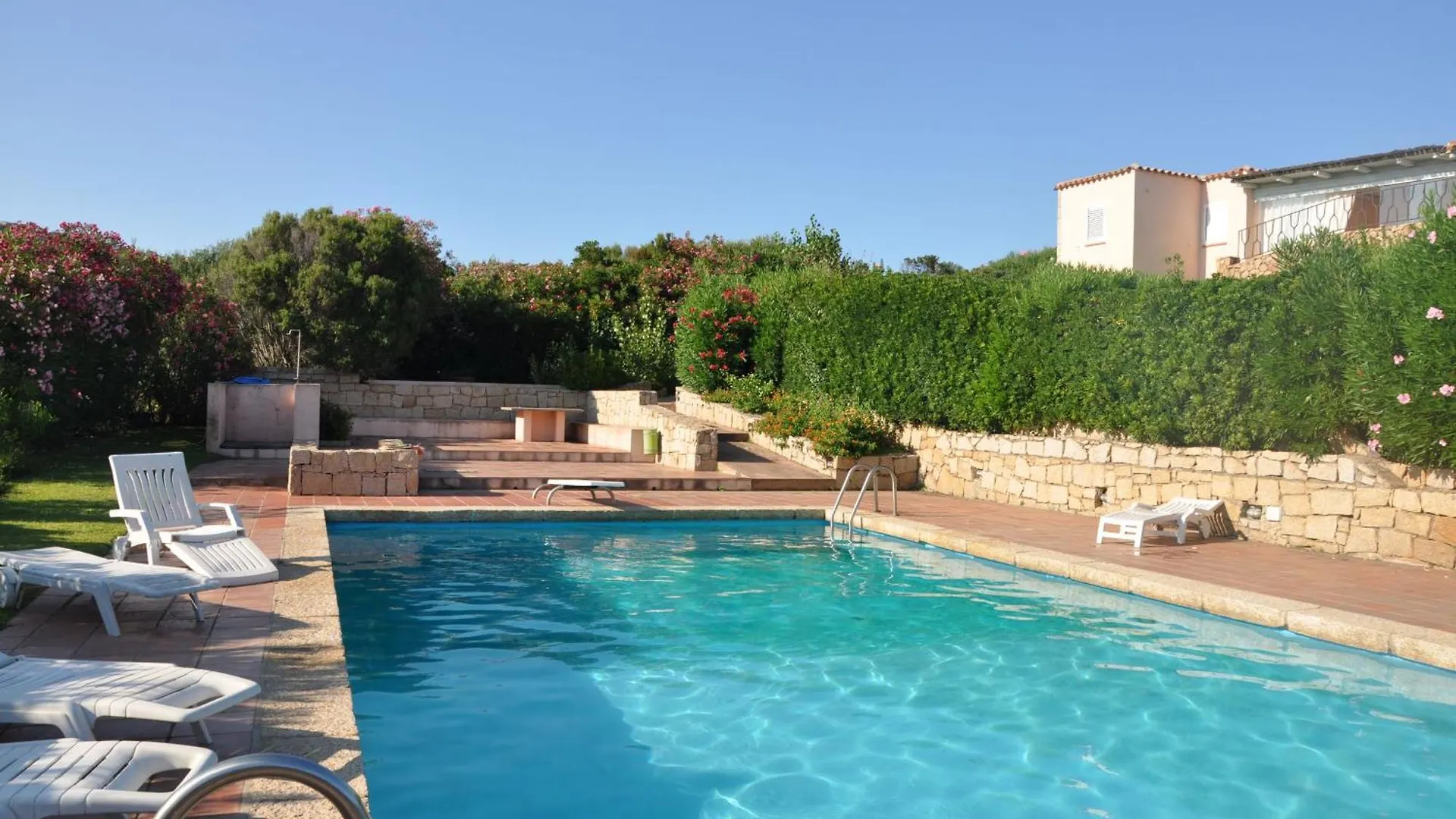 Villa With Private Garden, Parking & Shared Pool! Abbiadori Italy